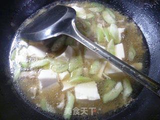 Loofah Shredded Pork Tofu Soup recipe