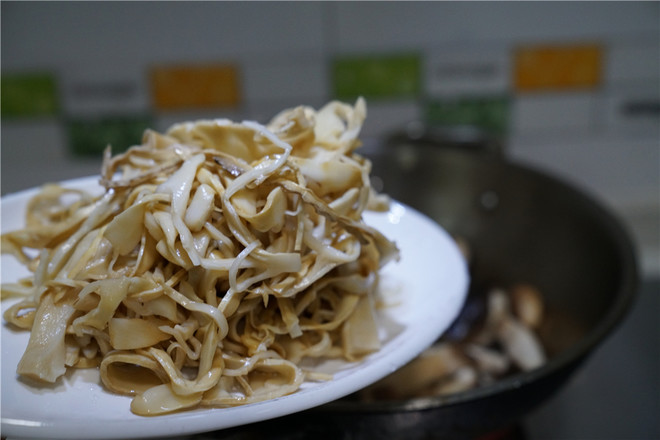 Stewed Bamboo Shoots with Mushrooms recipe