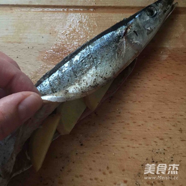 Salt-grilled Saury recipe