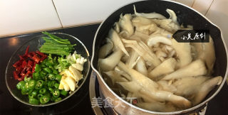 Stir-fry Oyster Mushrooms in A Dry Pot recipe