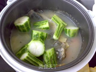 Snow Lotus Loofah and Crucian Carp Soup recipe