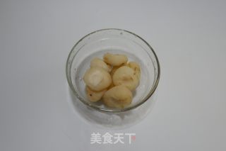 Steamed Water Chestnuts with Chinese Wolfberry and Rock Sugar recipe