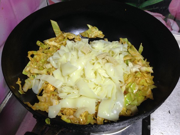 Stir-fried Cabbage with Liangpi recipe