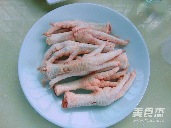 Spicy Braised Chicken Feet recipe