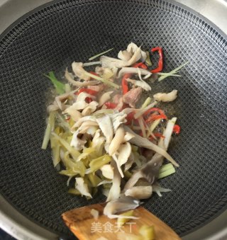 Stir-fried Mustard with Shredded Pork and Oyster Mushroom recipe