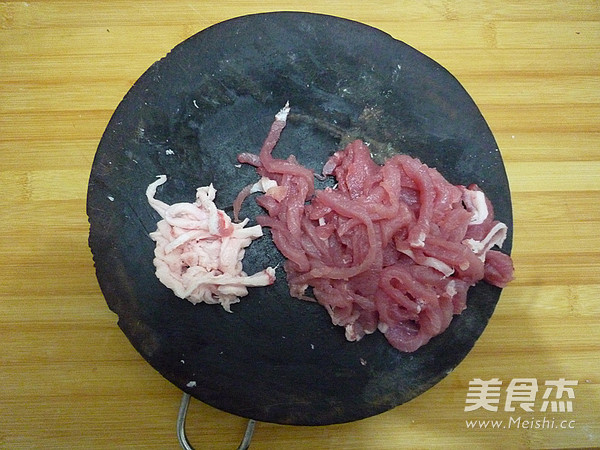 Stir-fried Pork with Leek and Fungus recipe