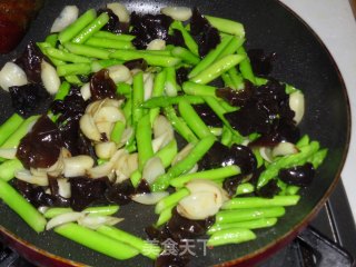 Asparagus and Lily Stir-fry recipe