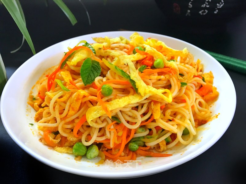 Mixed Noodles with Eggs and Vegetables recipe