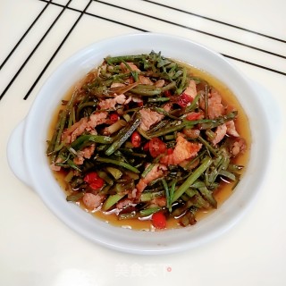 Stir-fried Pork with Wild Celery Stalks recipe