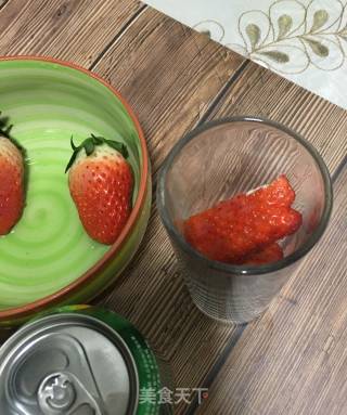 Strawberry Net Red Drink recipe