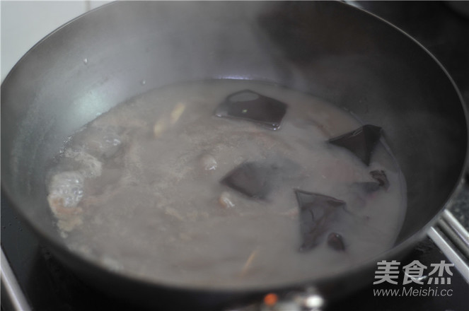 Stir-fried Duck Blood with Leek recipe