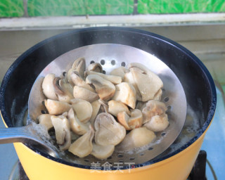 [thick Broth Makes The Taste Fresher] --- Stir-fried Straw Mushrooms with Green Peppers recipe