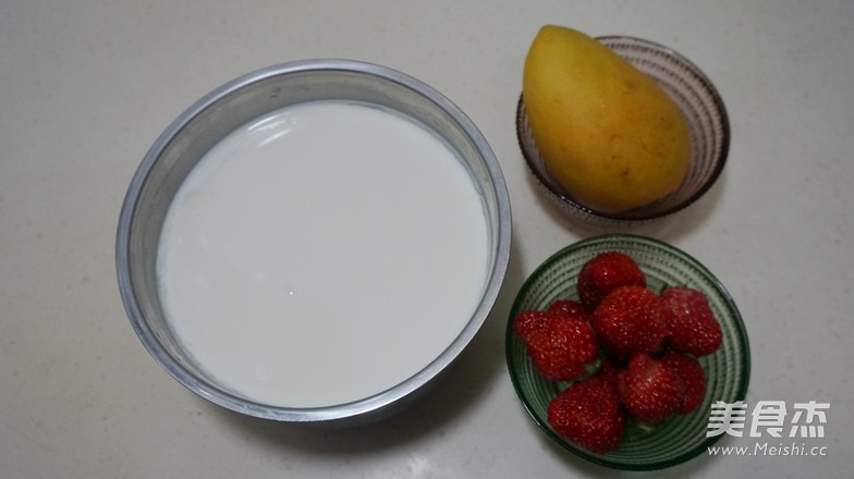 Strawberry Mango Yogurt Smoothie recipe