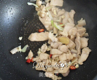 Stir-fried Pork with Garlic Moss Fungus recipe
