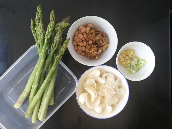 Stir-fried Asparagus with Nut Lily recipe