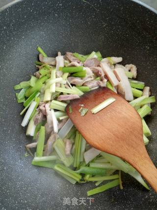 Stir-fried Pork with Green Garlic and Bean Sprouts recipe