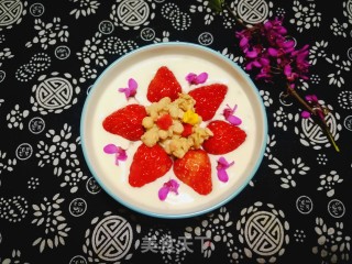 Strawberry Oatmeal Yogurt Bowl recipe