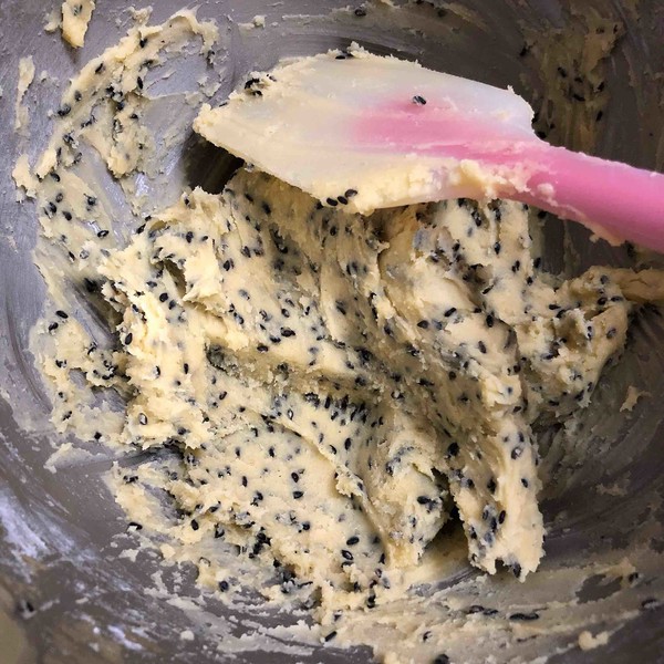 Black Sesame Cookies【77 Shares】 recipe