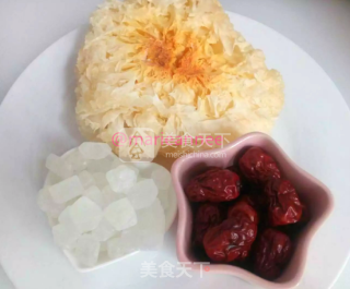 Rock Sugar, Red Dates and Tremella Soup recipe