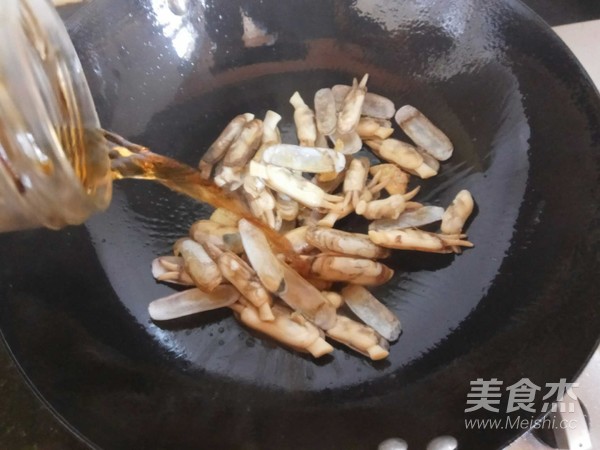 Fried Razor Clams with Garlic recipe