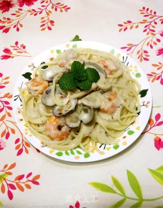 Seafood Spaghetti with Creamy White Sauce recipe