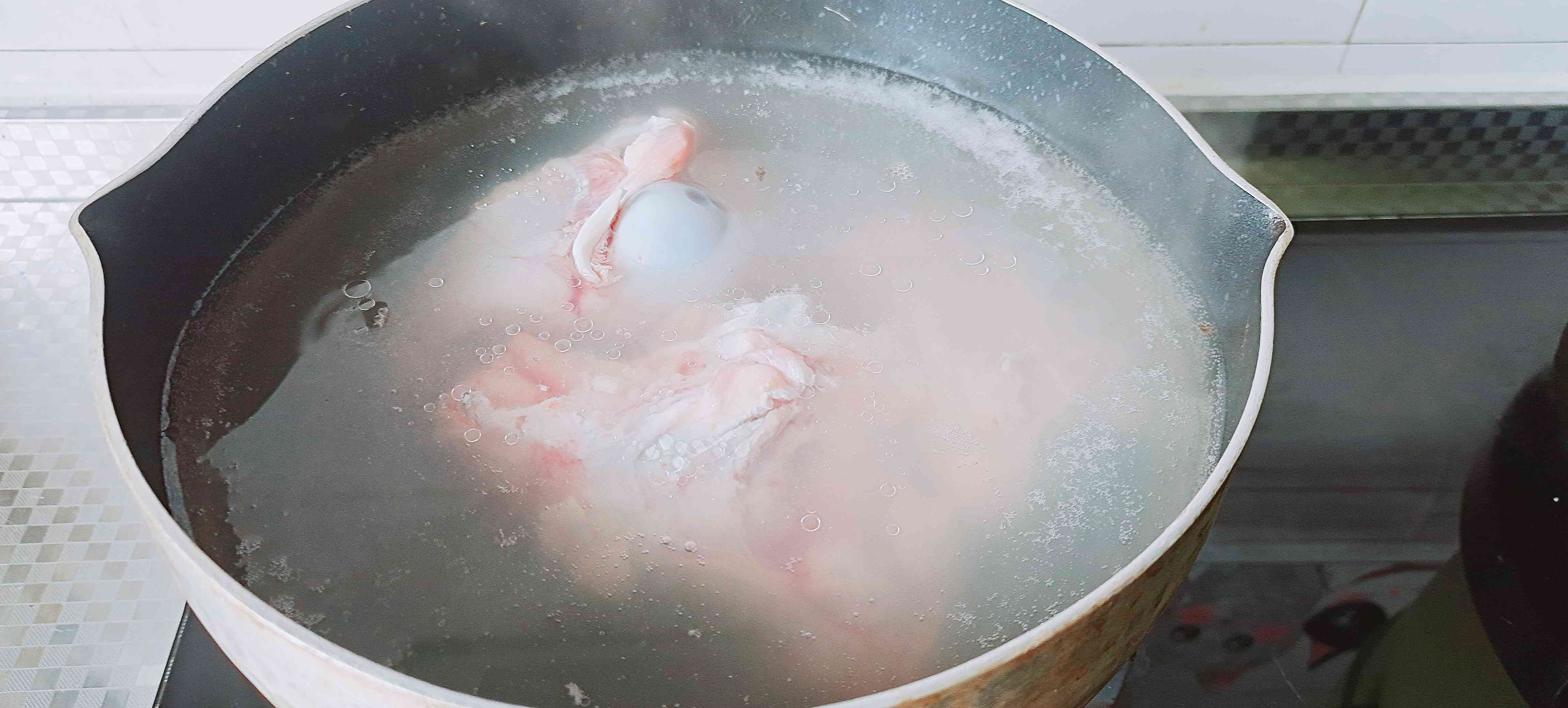 A Nourishing Product for Autumn and Winter...white Radish Bone Soup recipe