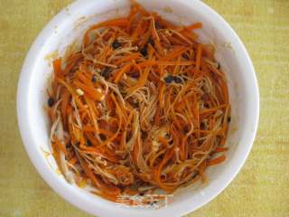 Carrots Mixed with Enoki Mushrooms recipe