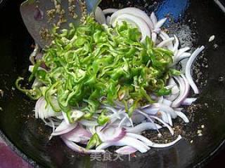 Stir-fried Shredded Chicken with Black Pepper and Onion recipe