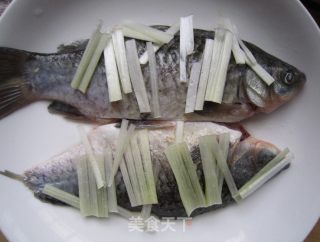 Crucian Carp with Chopped Pepper recipe