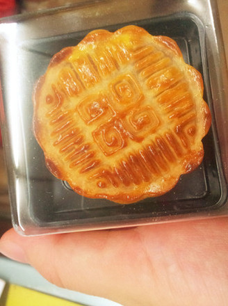Just 6 Steps to Make Cantonese-style Mooncakes