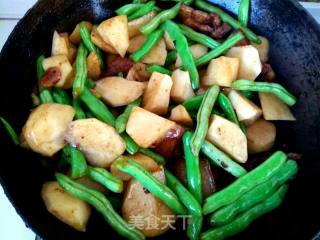 Stewed Pork Belly with Potatoes and Beans recipe