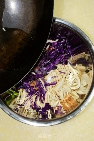 Simple and Quick Side Dishes-purple Cabbage Mixed with Tofu Skin recipe