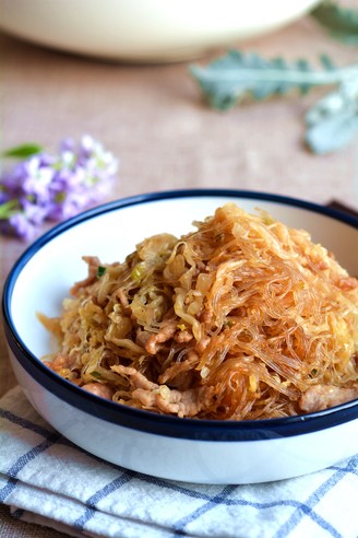 Sauerkraut Vermicelli with Shredded Pork recipe