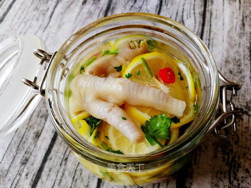 Eat While Watching The Ball-lemon Chicken Feet recipe