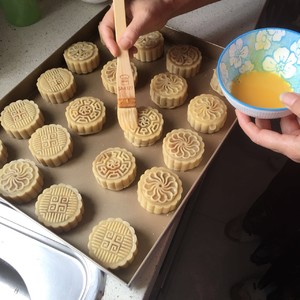 Cantonese-style Moon Cakes (milk Flavor) recipe