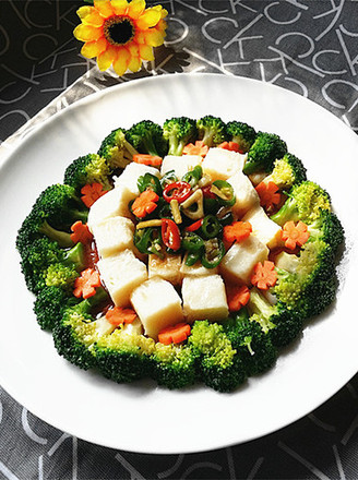 Broccoli Tossed Milk Puff Cheese recipe