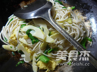 Stir-fried Noodles with Cabbage Egg and Bamboo Shoots recipe