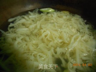 Shredded Ginger Mixed with Venetian Leaves recipe