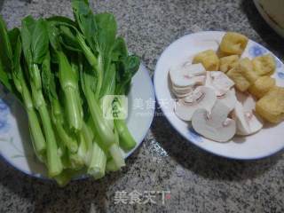 Stir-fried Cabbage Cores with Tofu and Mushrooms in Oil recipe
