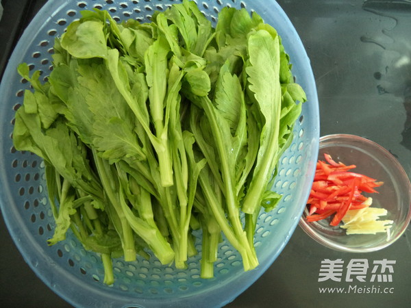 Stir-fried Bean Curd with Garland Chrysanthemum recipe