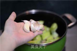 【bitter Gourd and Mushroom Bone Soup】 recipe