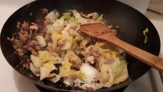 Stir-fried Pork with Sour Cabbage and Mushrooms recipe