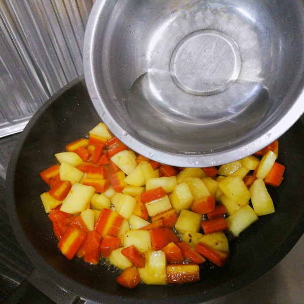 Stir-fried Pork with Fruit Carrot recipe