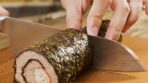 How to Make Tender and Juicy Meat [crab Fillet and Seaweed Roll] recipe