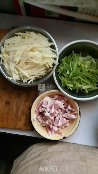 Simple Celery and Potato Shreds recipe