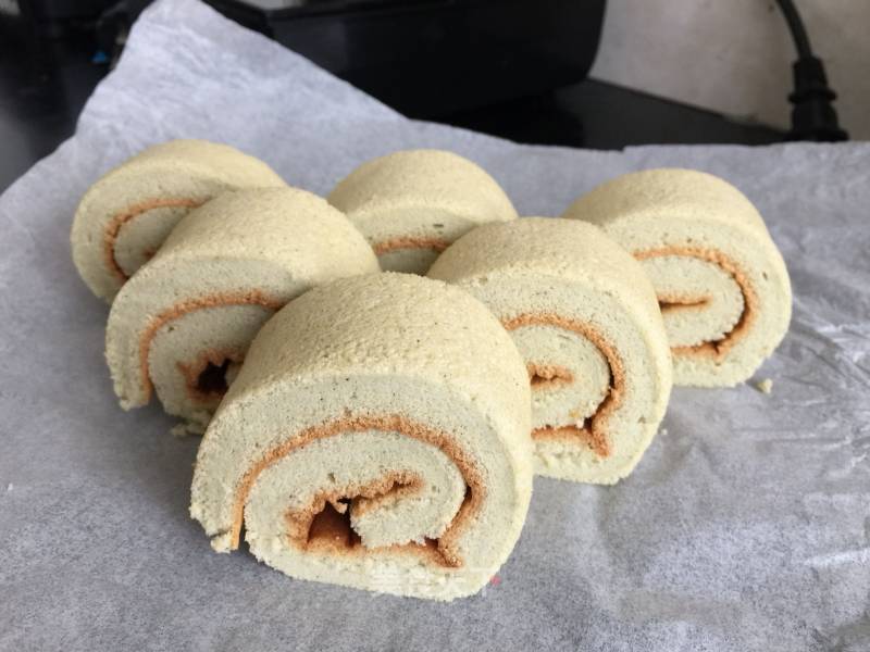 Black Sesame and Black Soy Milk Cake Roll recipe