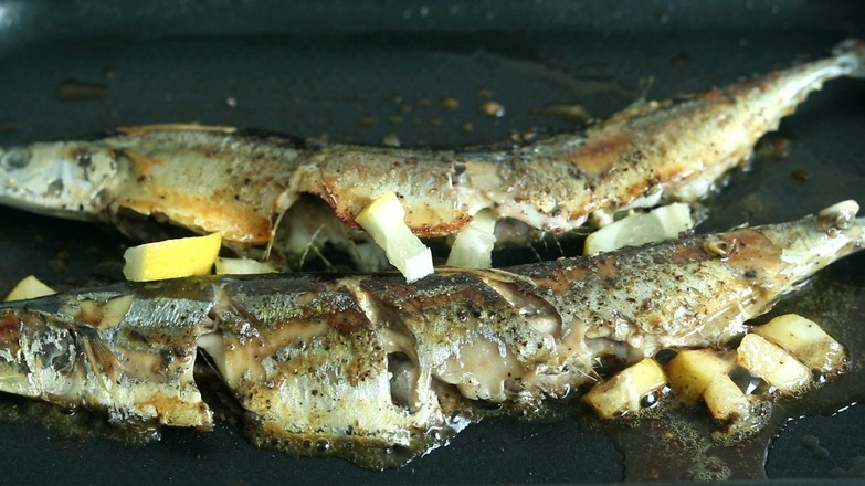 Pan-fried Saury with Lemon recipe