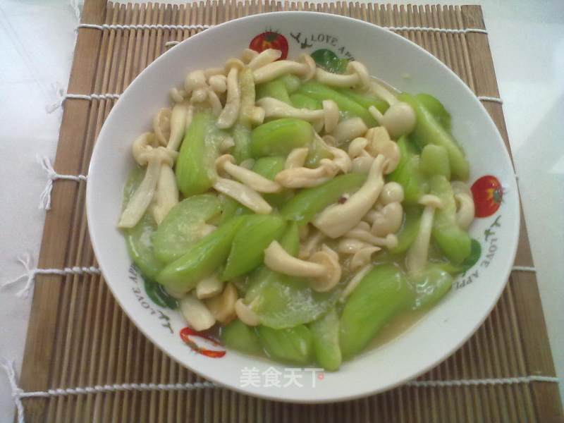 Stir-fried Loofah and White Jade Mushroom recipe
