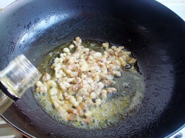 Noodles with Leek Meat Sauce recipe