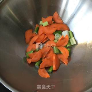 Simple Stir-fried Leftovers-carrots and Black Fungus recipe